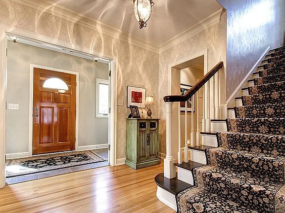 5th image of 302 Manitou St