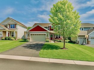 1505 Mills Dr, Chanhassen, MN 55317