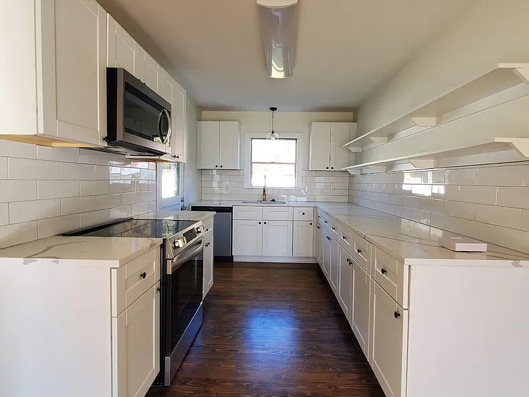 2421 Loy Lake Rd — Photo 2