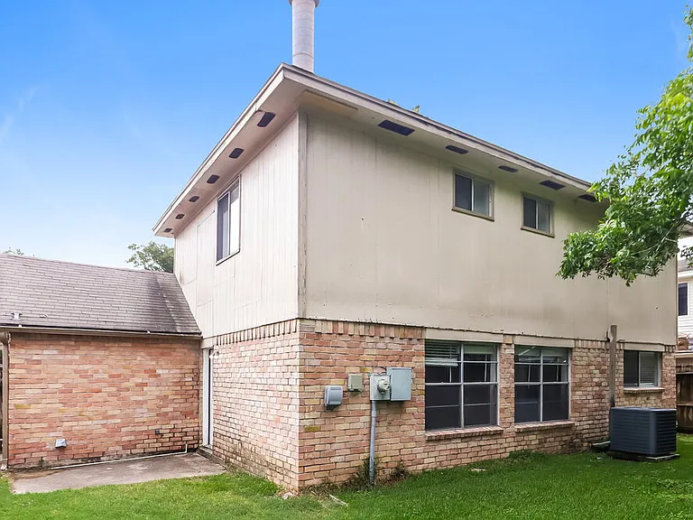 11923 Yeatmah Ln — Photo 17