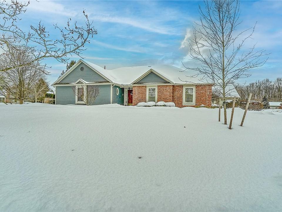 1st image of 10 Hampshire Ln