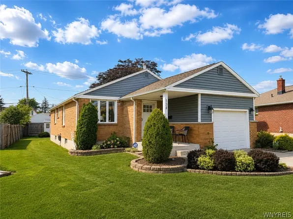 134 Woodcrest Dr, Amherst, NY 14226