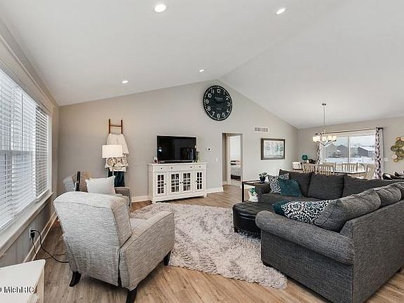 3rd image of 9414 Jack Pine Dr