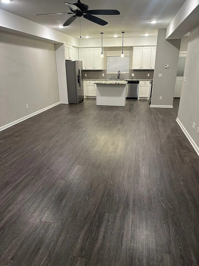 2933 Gillis Dr — Photo 2