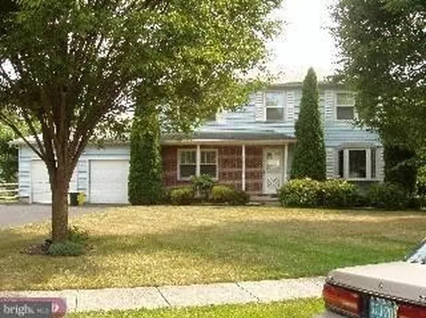 4 Garry Ct, Lawrence Township, NJ 08648