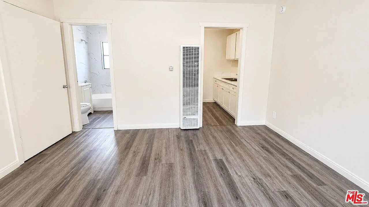 Studio, 1.0 bath, 650 sqft, $1,400 — Photo 2