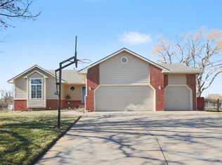 810 E Park Glen Ct, Clearwater, KS 67026