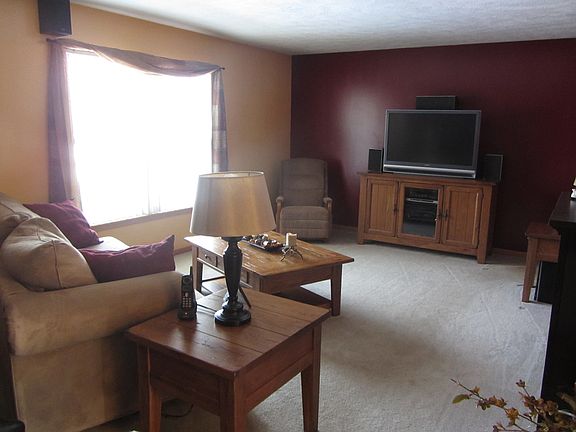 Living Room, 20'x14'