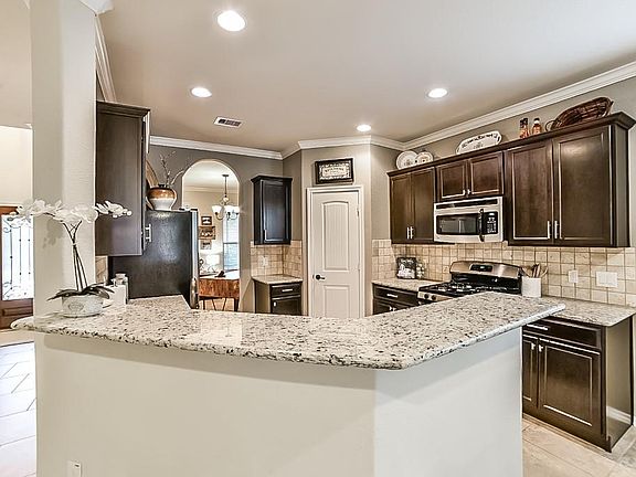 4th image of 31 Black Swan Ct