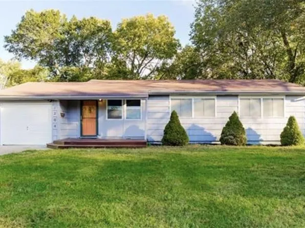 1204 NE 62nd St, Kansas City, MO 64118