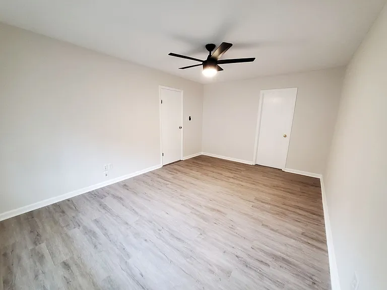2824 Henslowe Dr — Photo 18
