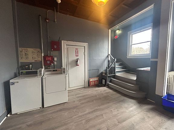 5th image of 112 Cedar Ave APT 8