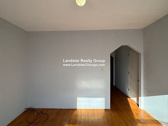 2nd image of 1212 W Thorndale Ave APT 2