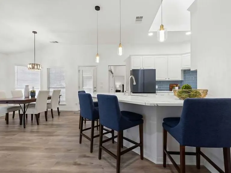 2913 Victoria Cv — Photo 10