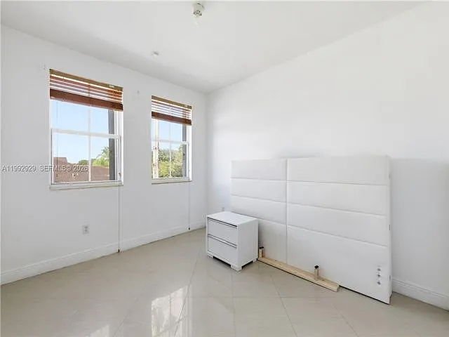 15184 SW 20th St — Photo 5