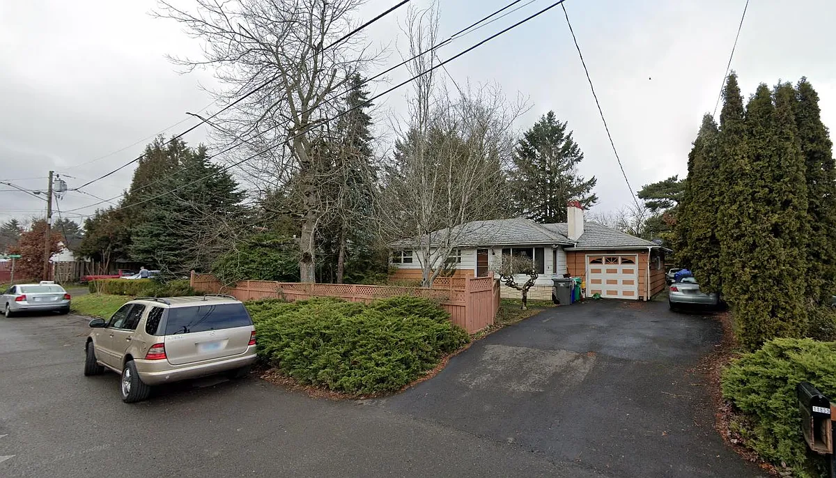 Unit Photo - 11855 NE Couch St