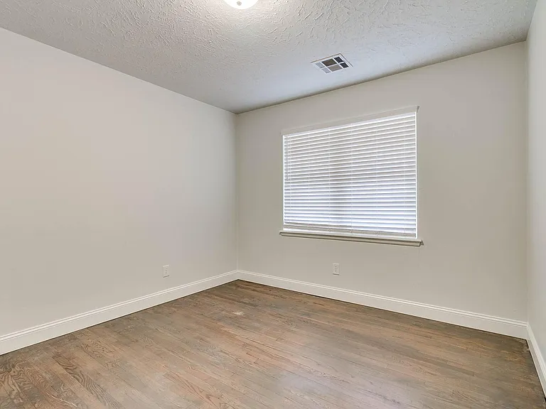 10736 Whitehaven Rd — Photo 18