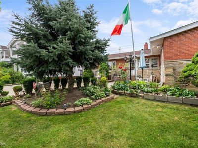 894 London Rd, Cleveland, OH, 44110