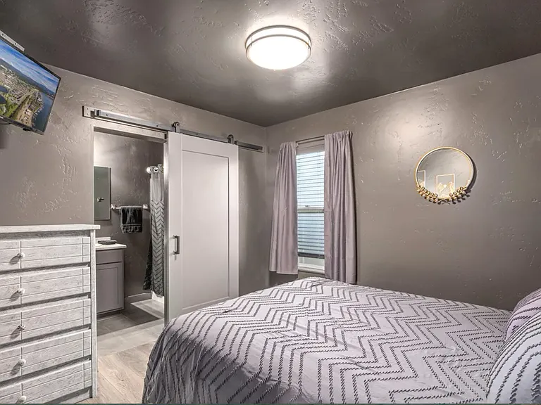 219 E Coeur Dalene Lake Dr — Photo 3