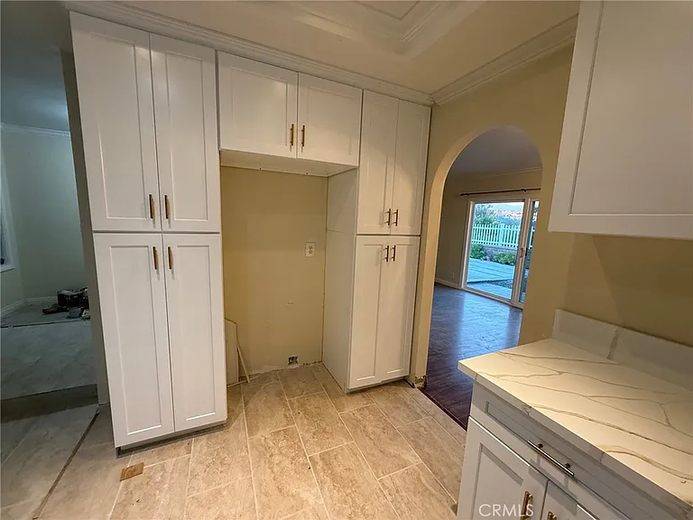 22052 Salcedo — Photo 4