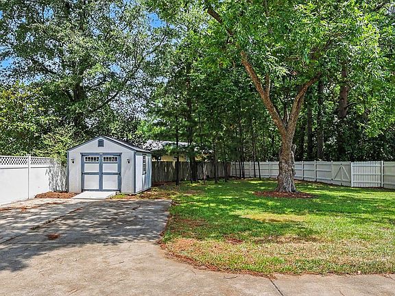 27th image of 103 E Bailey Ave