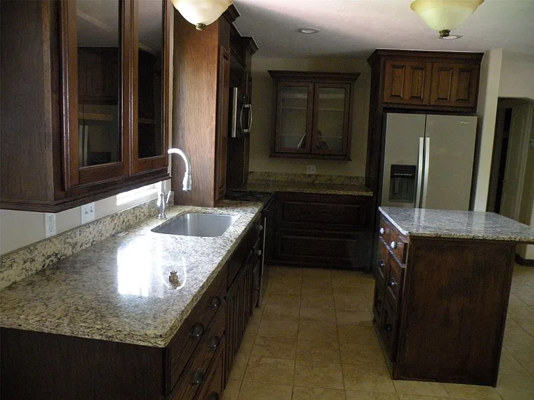 319 N Hunt St — Photo 4