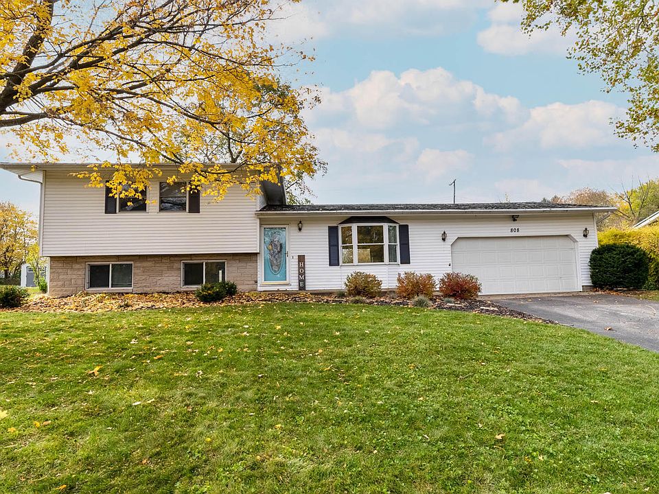 1st image of 808 Iroquois Trl
