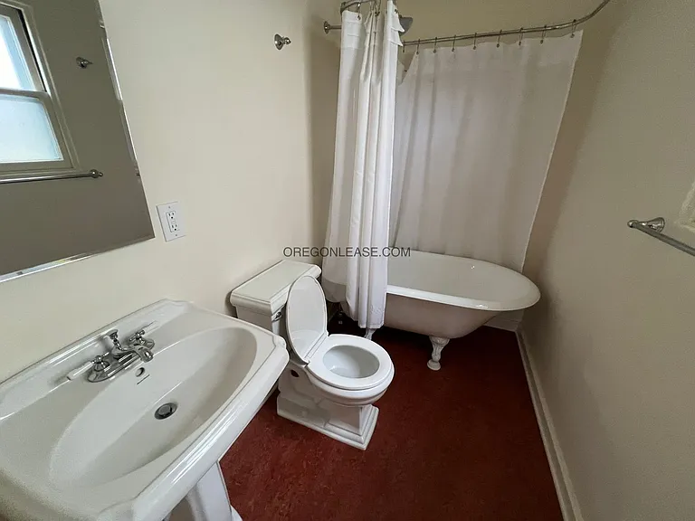 2 Bedroom 2 bath downtown apartment available now — Photo 12