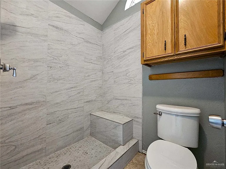 2208 Robin Ave W — Photo 15