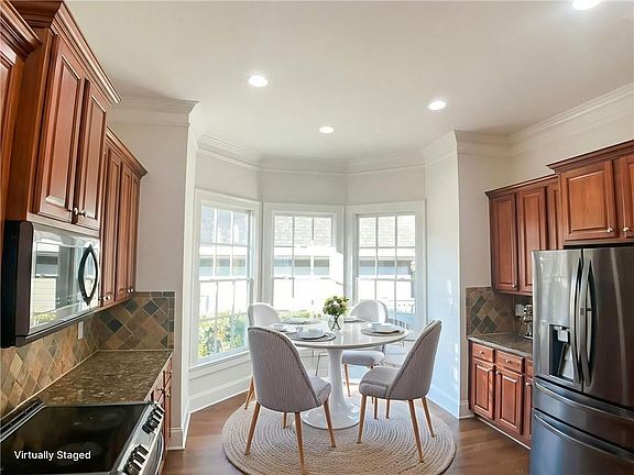 3rd image of 423 Tralee Ct