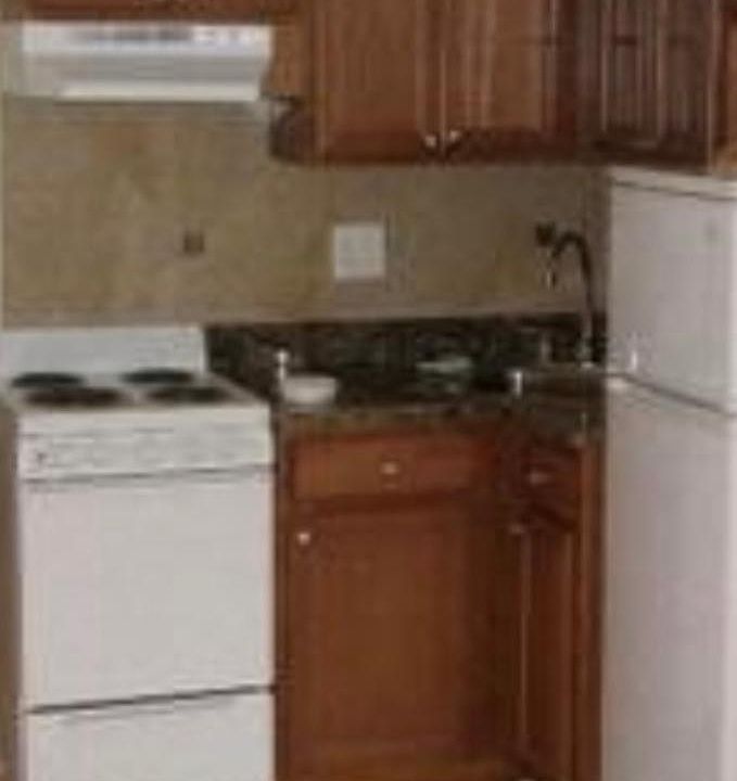 1st image of 28 E Bellevue Pl APT 1C