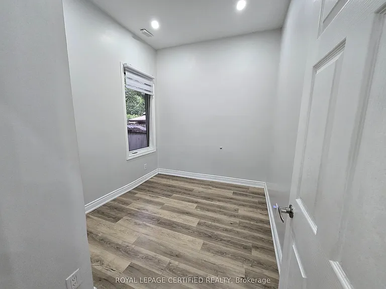 195 Picton St E — Photo 10