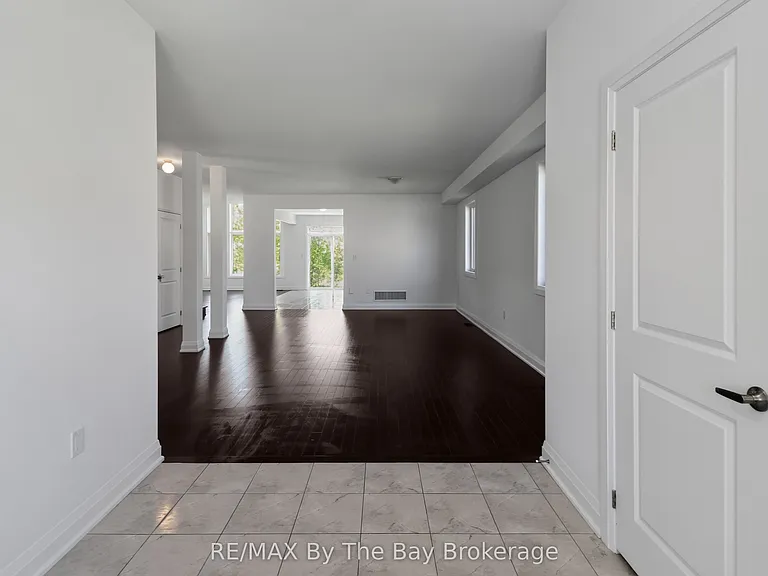 52 Amber Dr — Photo 4