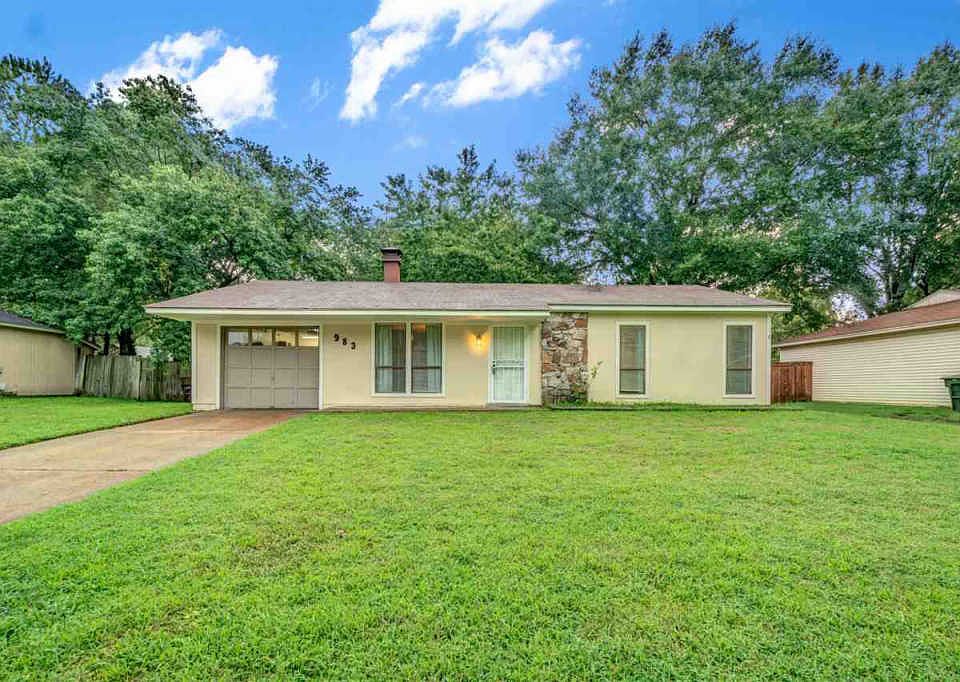 1st image of 983 Barbara Lynn Dr
