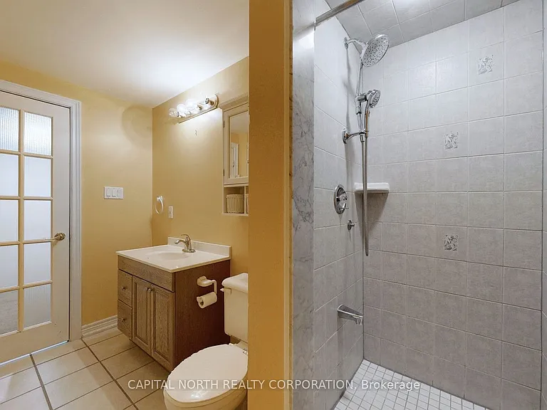 43 Gardiner Dr #LOWER — Photo 16