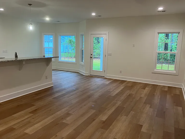 548 Briarwood Dr NW — Photo 15