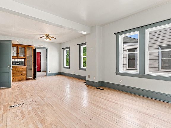 5th image of 1716 University Ave NE