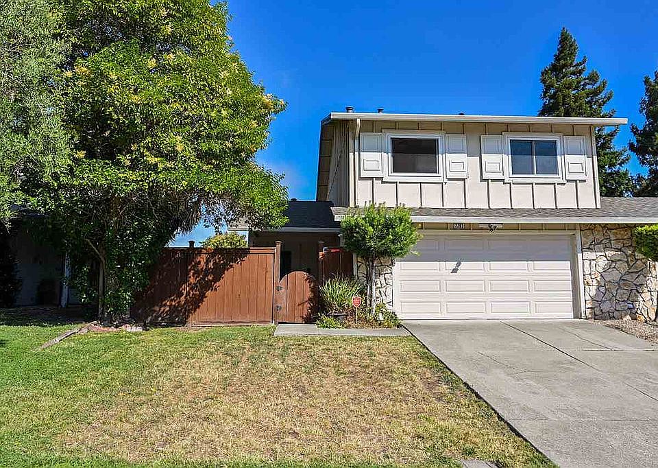 2793. Dos Rios drive