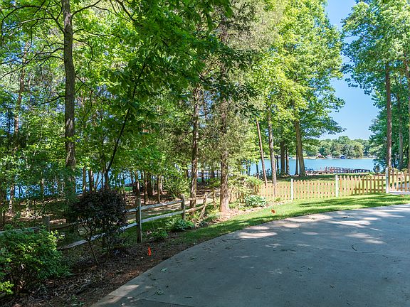 2nd image of Pin Oak Ln #1