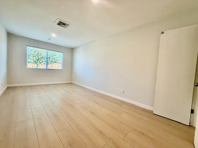 23130 Hartland St — Photo 12