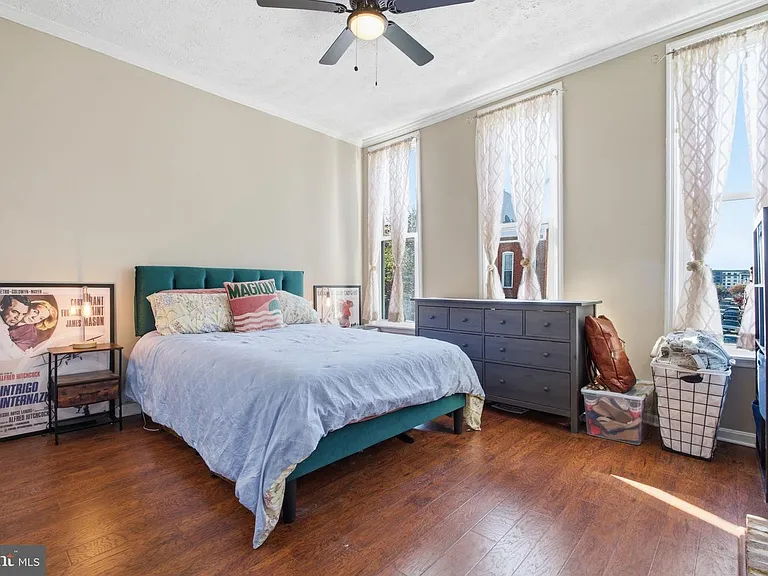 116 W Clement St — Photo 12