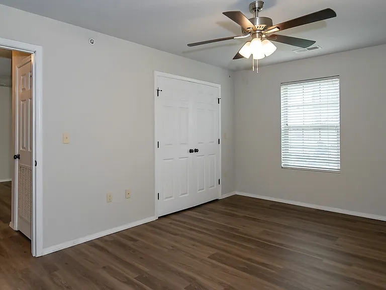 Scenic Station Apartments — Photo 27
