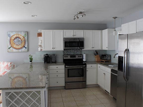 4th image of 208 Beaufort Ave