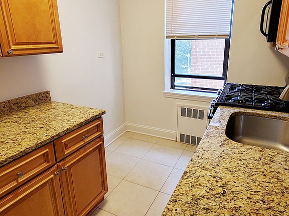 5th image of 141-30 Pershing Cres #2C