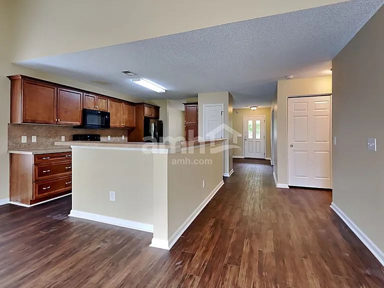 304 Southport Dr — Photo 3