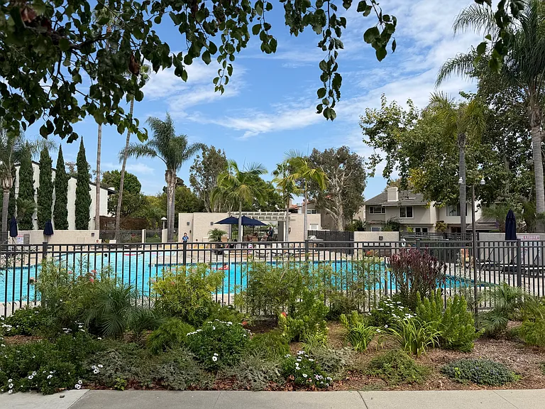 446 Vista Roma — Photo 36