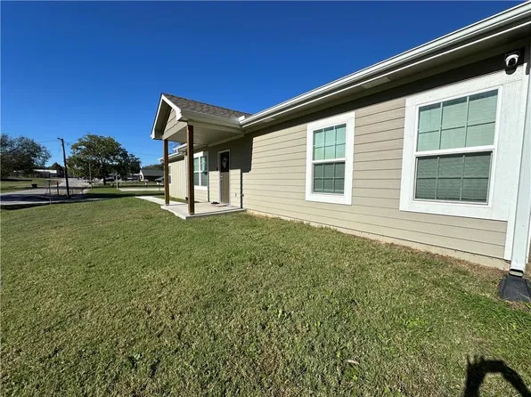 209 E 2nd St, Creighton, MO 64739