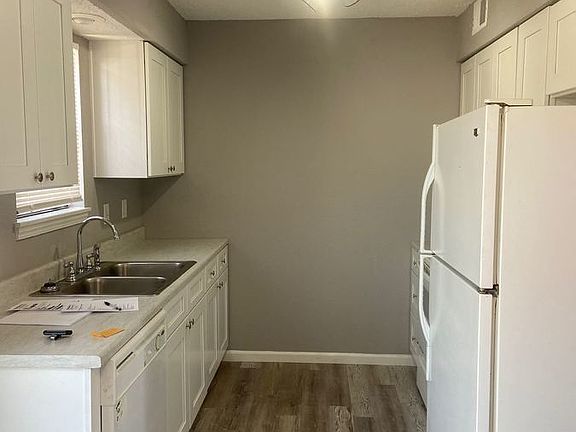 3rd image of 18806 Manor Dr