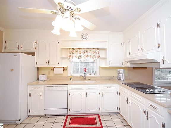 5th image of 121 Forest Park Dr