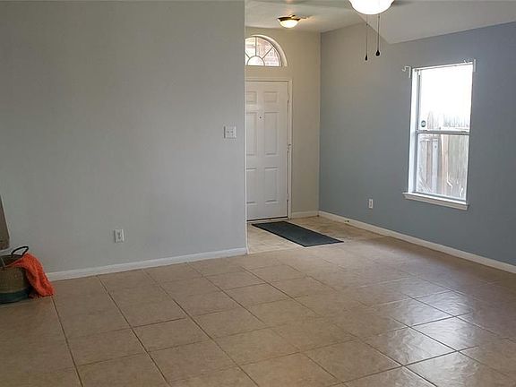 5th image of 703 Hollandbridge Ln